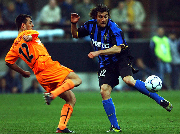 火药味还在延续！德比赛后武磊遭遇骂声，掏出手机拍下这一幕.